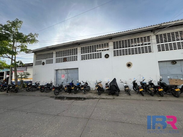 BODEGA EN VENTA EN PIE DEL CERRO