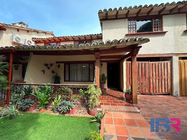 CASA EN VENTA EN MANGA