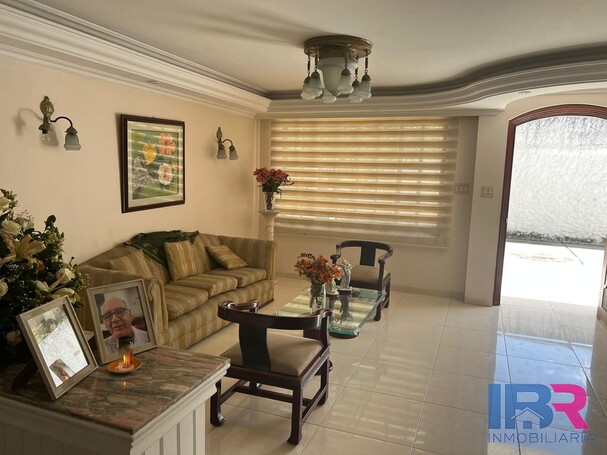 CASA EN VENTA EN MANGA