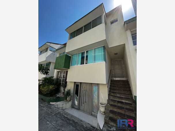 CASA EN VENTA EN MANGA